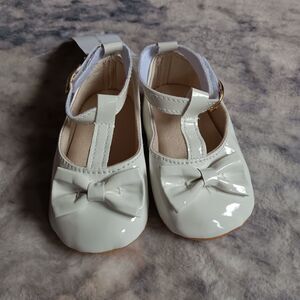 Goloseaarea White Patent Leather Toddler Girl Shoes With Bows & Side Buckle Sz 2